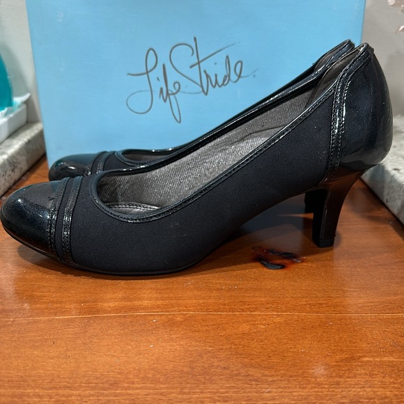 LIFE STRIDES Petunia pumps sz 9.5 - Picture 3 of 8